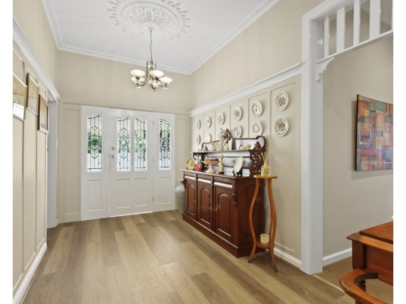 8 North Arm Avenue, Lakes Entrance VIC 3909