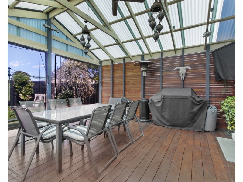 8 North Arm Avenue, Lakes Entrance VIC 3909