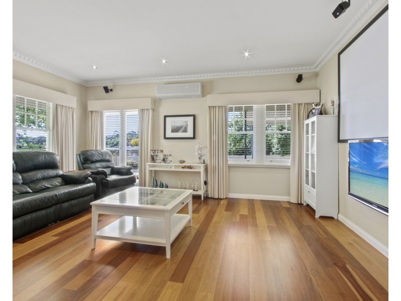 8 North Arm Avenue, Lakes Entrance VIC 3909