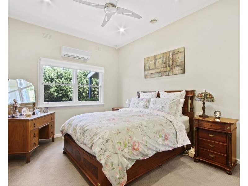 8 North Arm Avenue, Lakes Entrance VIC 3909