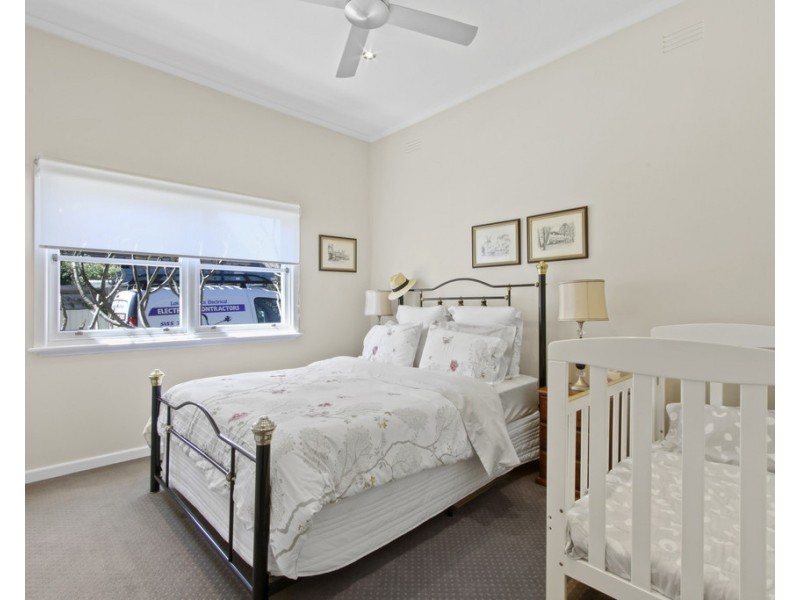 8 North Arm Avenue, Lakes Entrance VIC 3909