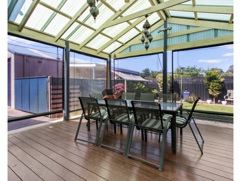 8 North Arm Avenue, Lakes Entrance VIC 3909