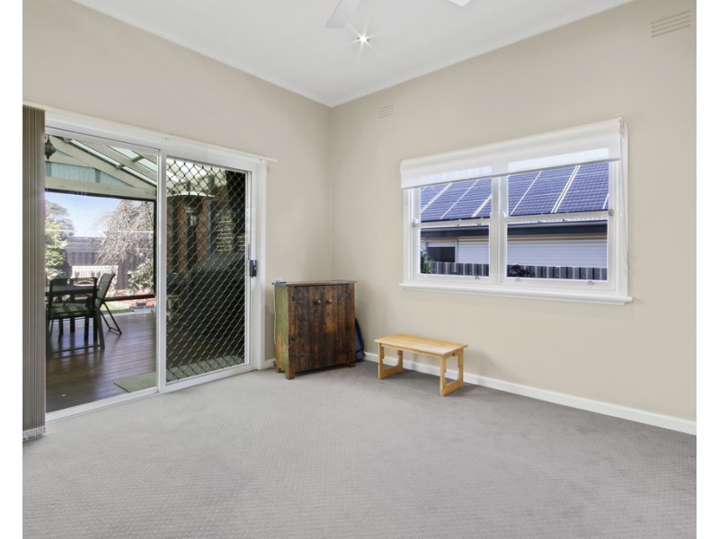 8 North Arm Avenue, Lakes Entrance VIC 3909