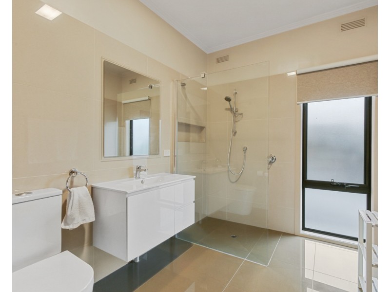 13 Orme Street, Lakes Entrance VIC 3909