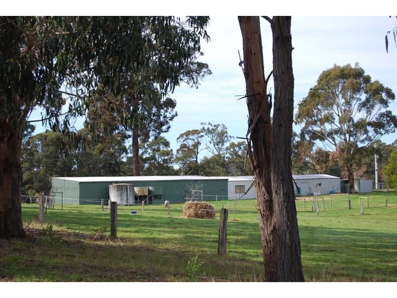 140 Hoggs Lane, Lakes Entrance VIC 3909