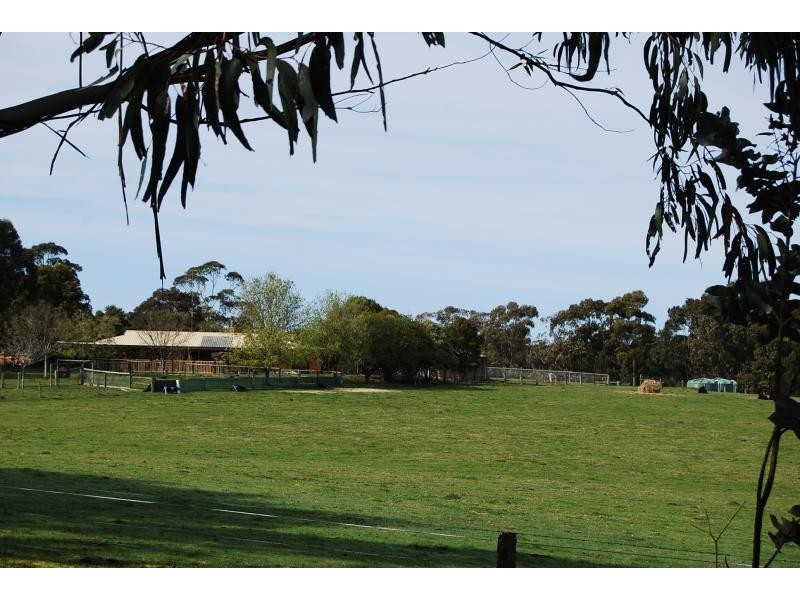 140 Hoggs Lane, Lakes Entrance VIC 3909