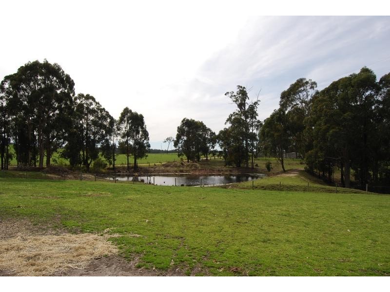 140 Hoggs Lane, Lakes Entrance VIC 3909