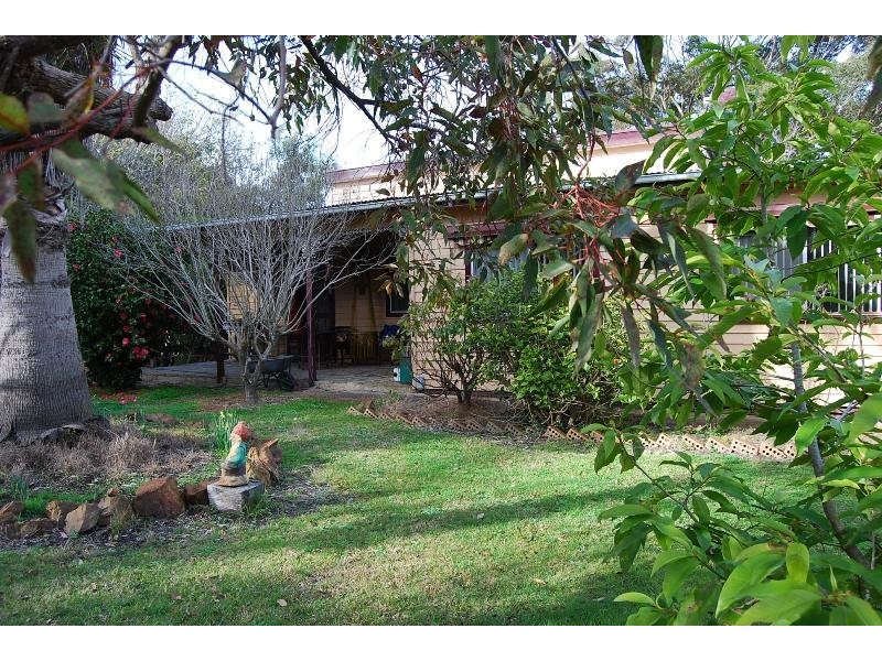 2400 Princes Hwy, Lakes Entrance VIC 3909