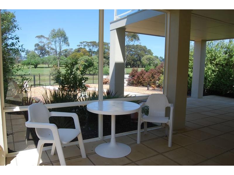 Unit 8/122 Golf Links Road, Lakes Entrance VIC 3909