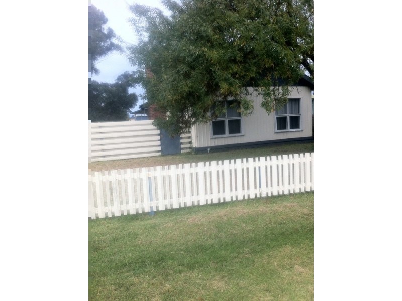 22 Fish Street, Lakes Entrance VIC 3909