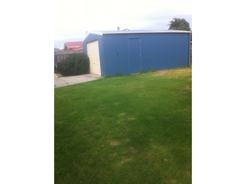 22 Fish Street, Lakes Entrance VIC 3909