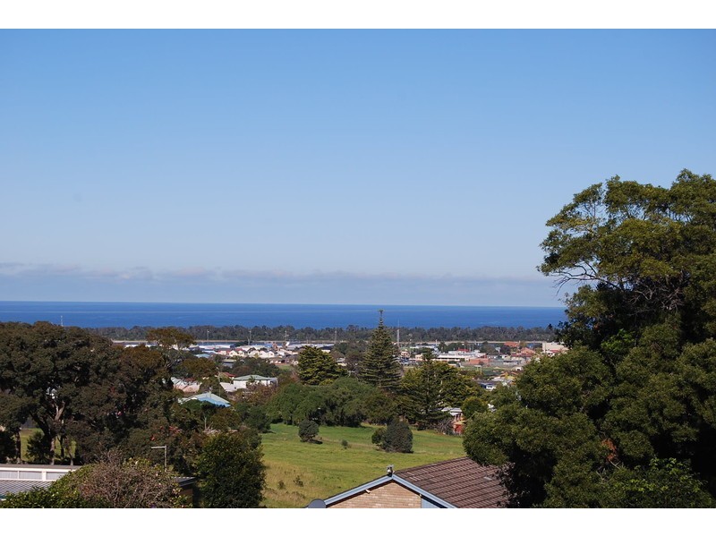 11 Abalone Avenue, Lakes Entrance VIC 3909