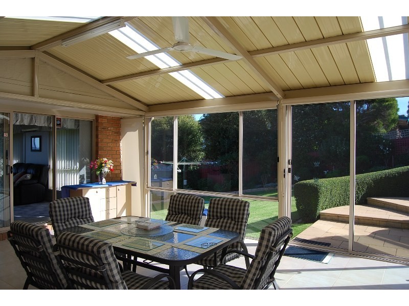 7 Hillcrest Rise, Lakes Entrance VIC 3909