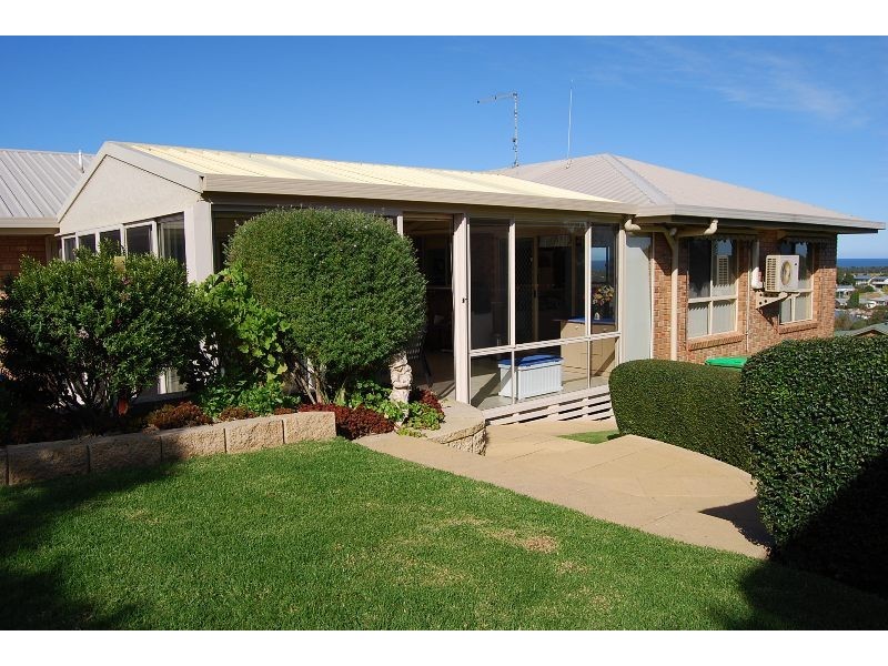7 Hillcrest Rise, Lakes Entrance VIC 3909