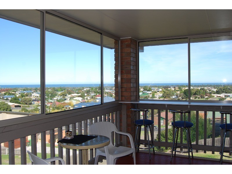 7 Hillcrest Rise, Lakes Entrance VIC 3909
