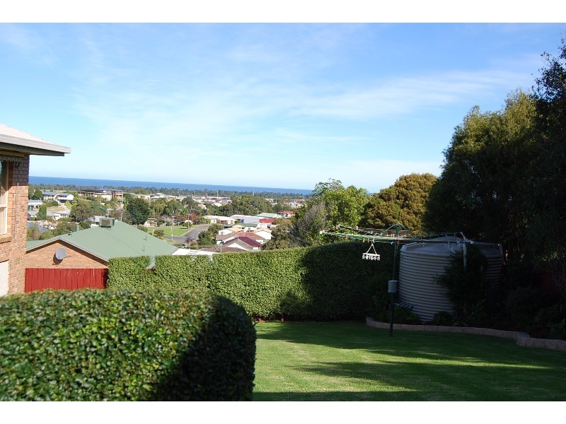 7 Hillcrest Rise, Lakes Entrance VIC 3909