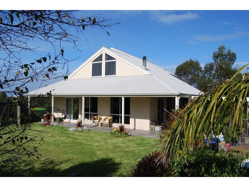 4 Reggardo Rise, Lakes Entrance VIC 3909