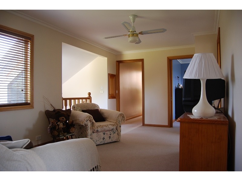 4 Reggardo Rise, Lakes Entrance VIC 3909