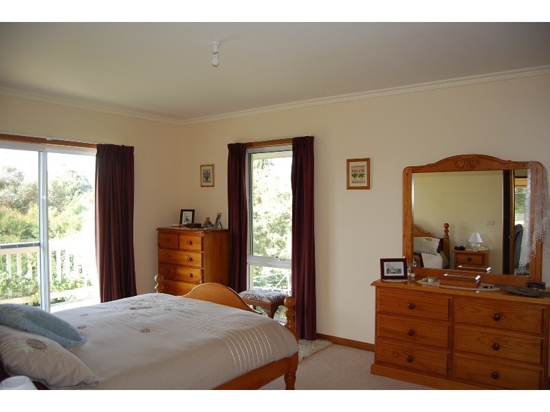 4 Reggardo Rise, Lakes Entrance VIC 3909