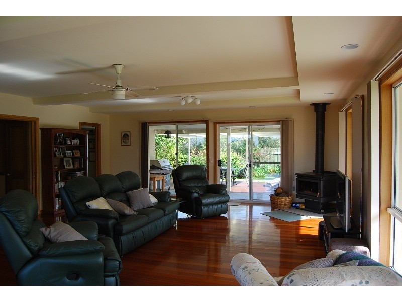 4 Reggardo Rise, Lakes Entrance VIC 3909