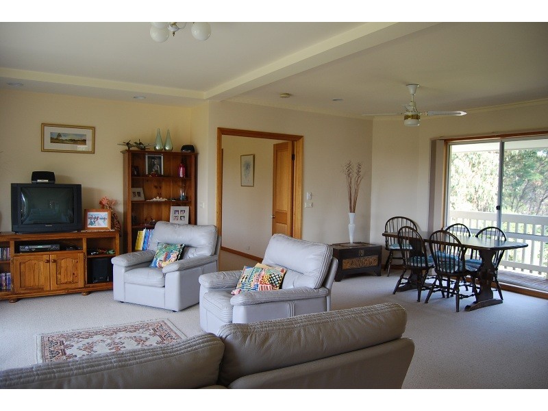 4 Reggardo Rise, Lakes Entrance VIC 3909