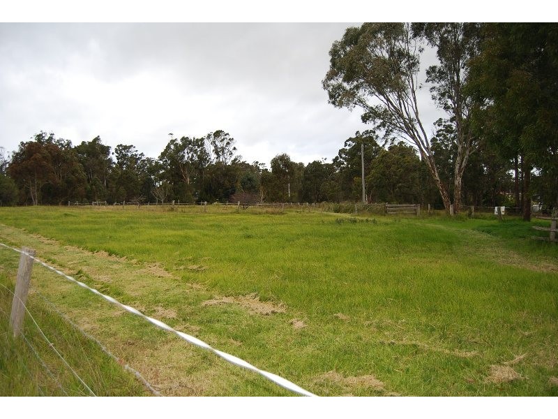 23 Nungurner Road, Kalimna West VIC 3909