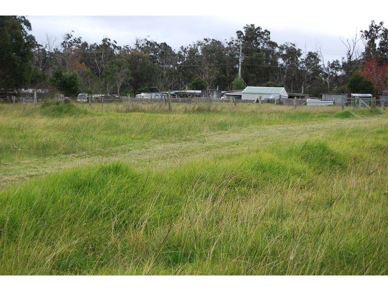 23 Nungurner Road, Kalimna West VIC 3909