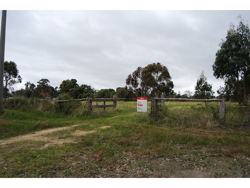 23 Nungurner Road, Kalimna West VIC 3909