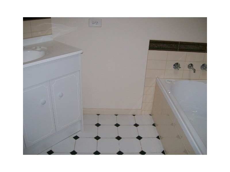 4/28 BungYarnda Court, Lakes Entrance VIC 3909