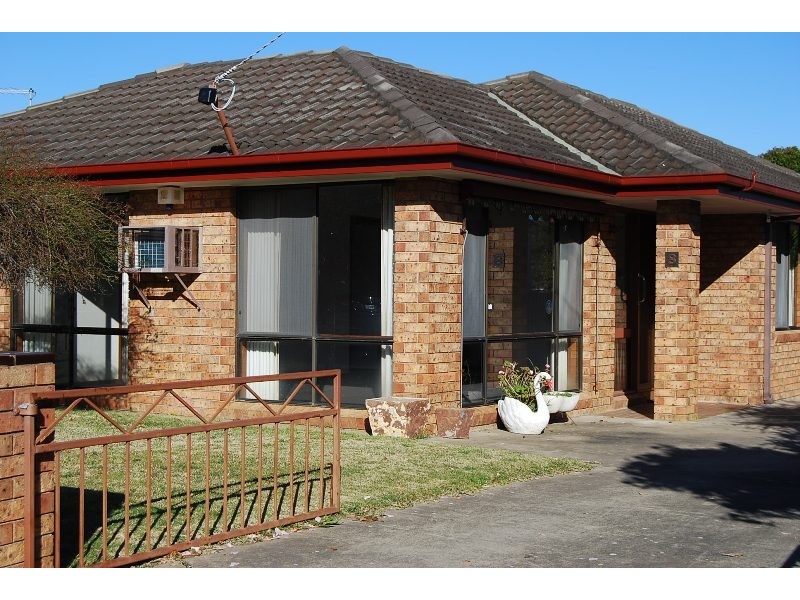 8 Jefferson Avenue, Lakes Entrance VIC 3909