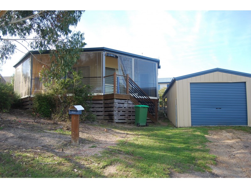 1 Banksia Court, Lakes Entrance VIC 3909