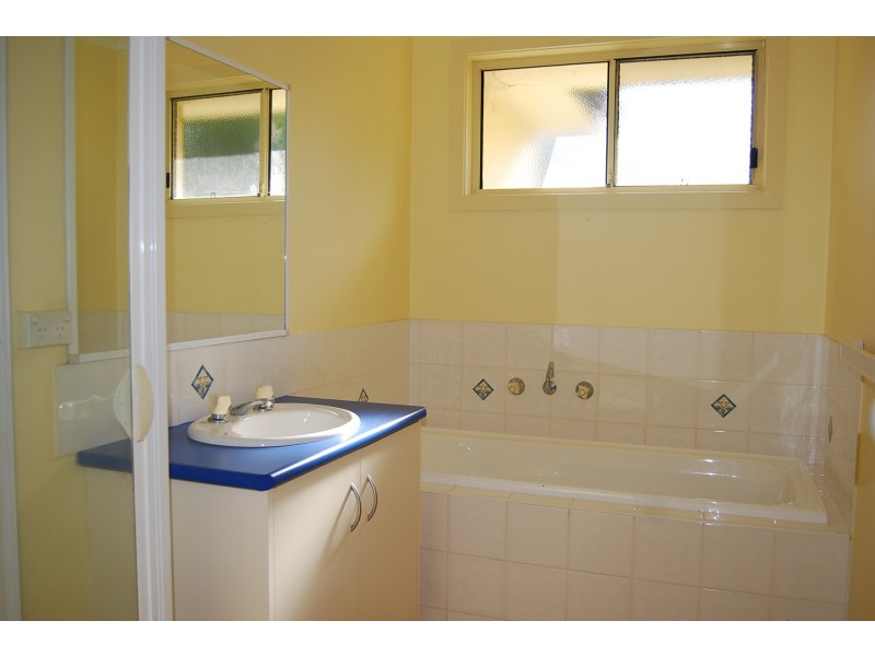 1 Banksia Court, Lakes Entrance VIC 3909