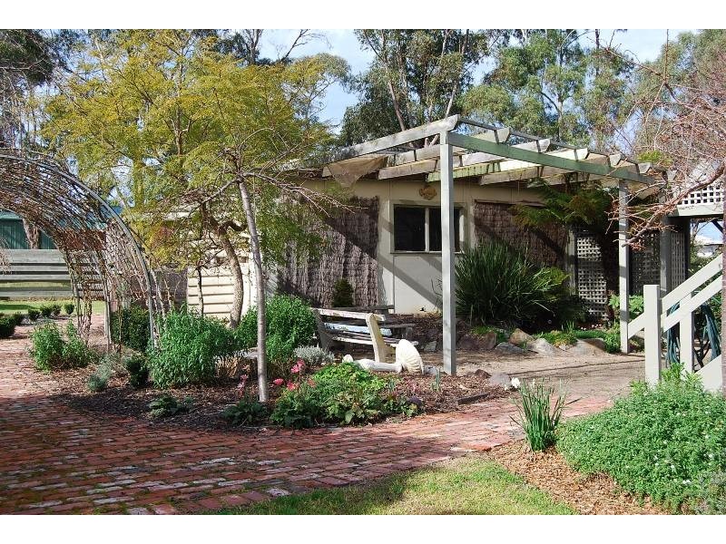 86B Capes Road, Lakes Entrance VIC 3909