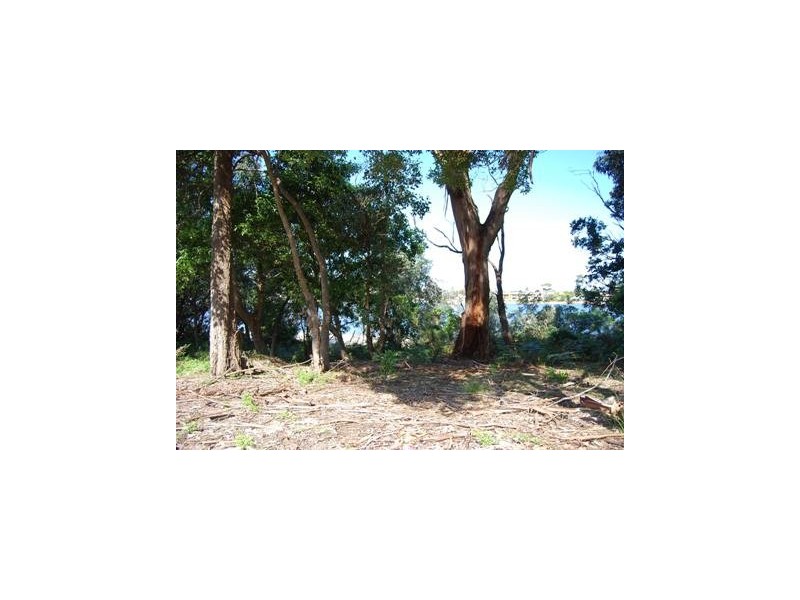 2 Clara Street, Lakes Entrance VIC 3909