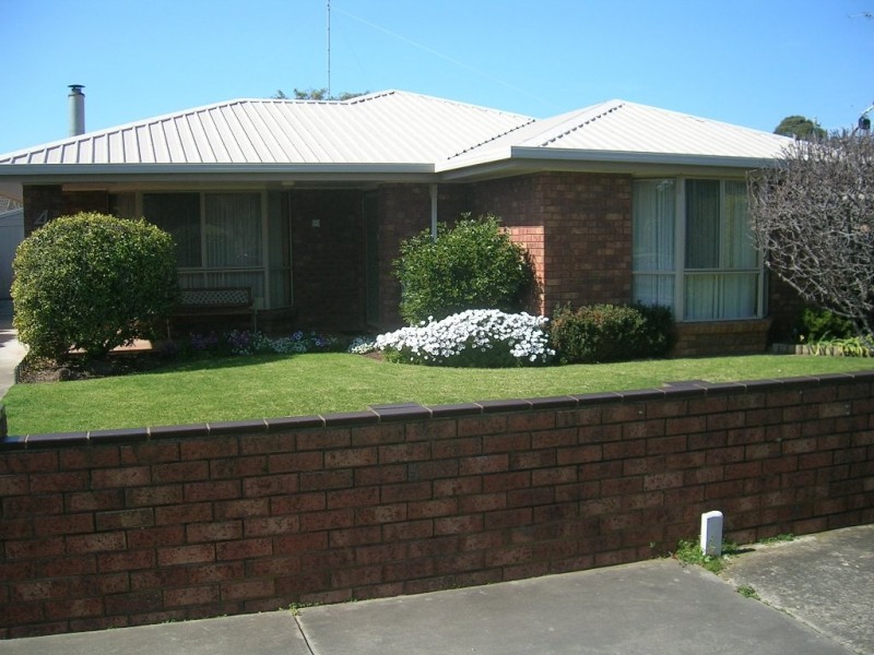 4 Bowler Street, Lakes Entrance VIC 3909