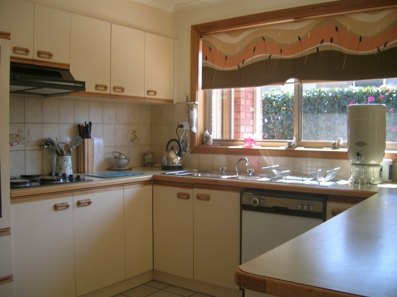 4 Bowler Street, Lakes Entrance VIC 3909