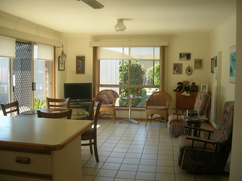 4 Bowler Street, Lakes Entrance VIC 3909