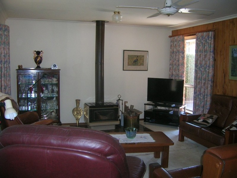 4 Bowler Street, Lakes Entrance VIC 3909