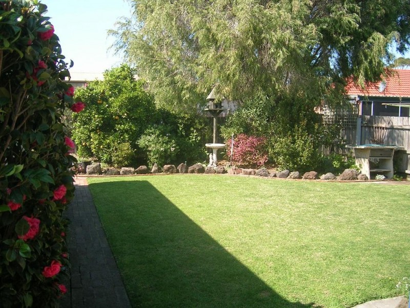 4 Bowler Street, Lakes Entrance VIC 3909