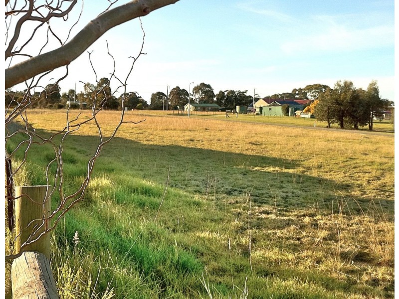 12  Falcon Grove, Metung VIC 3904