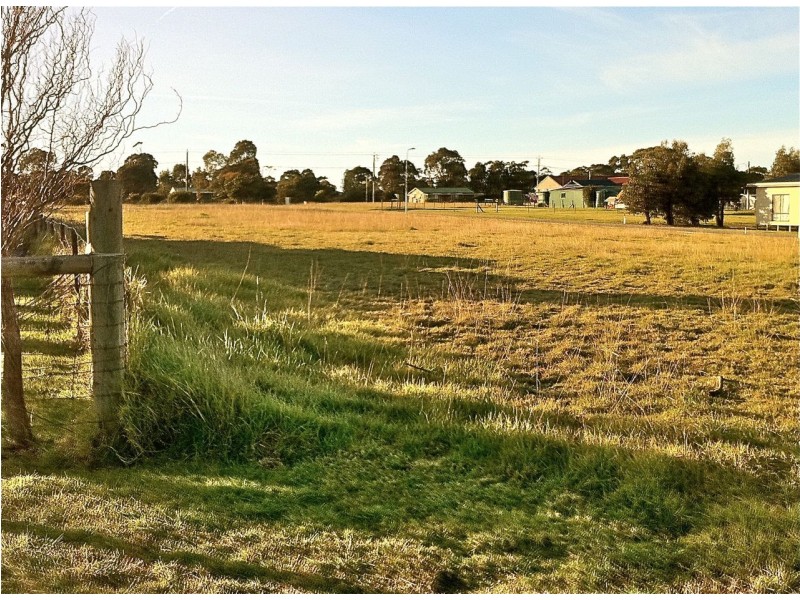 12  Falcon Grove, Metung VIC 3904