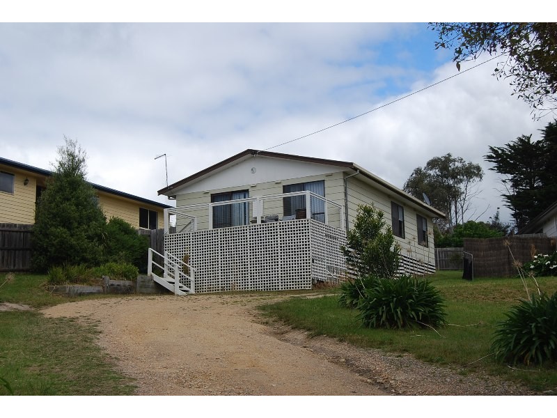 10 Ozone Crescent, Lakes Entrance VIC 3909