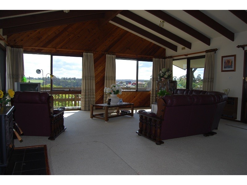 25 Abalone Avenue, Lakes Entrance VIC 3909