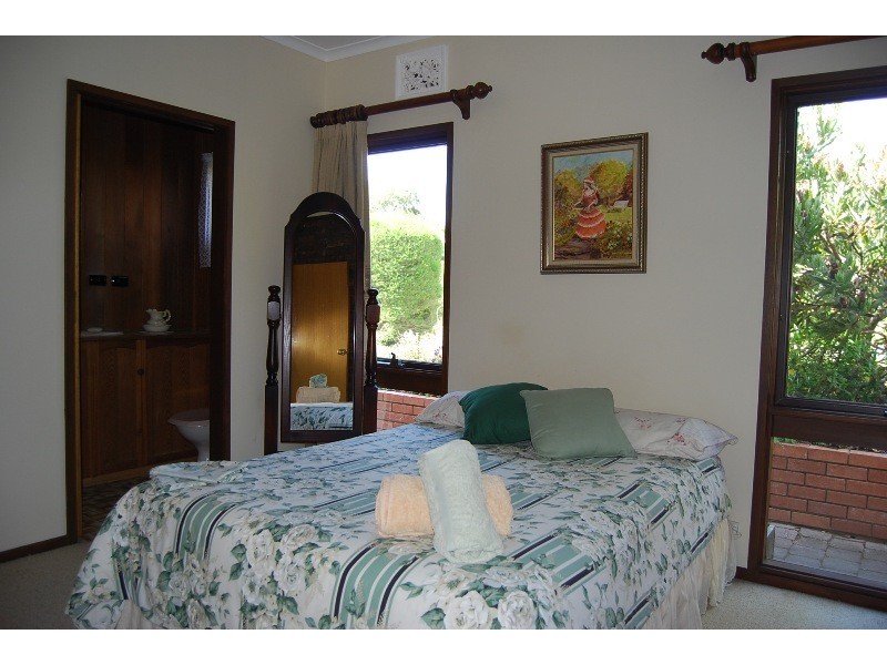 25 Abalone Avenue, Lakes Entrance VIC 3909