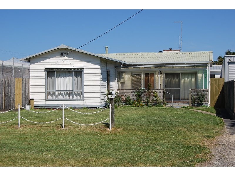 16 Marine Parade, Lakes Entrance VIC 3909