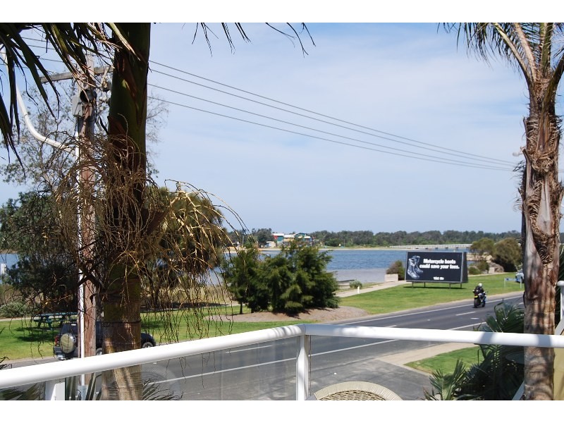 4 641 Esplanade, Lakes Entrance VIC 3909