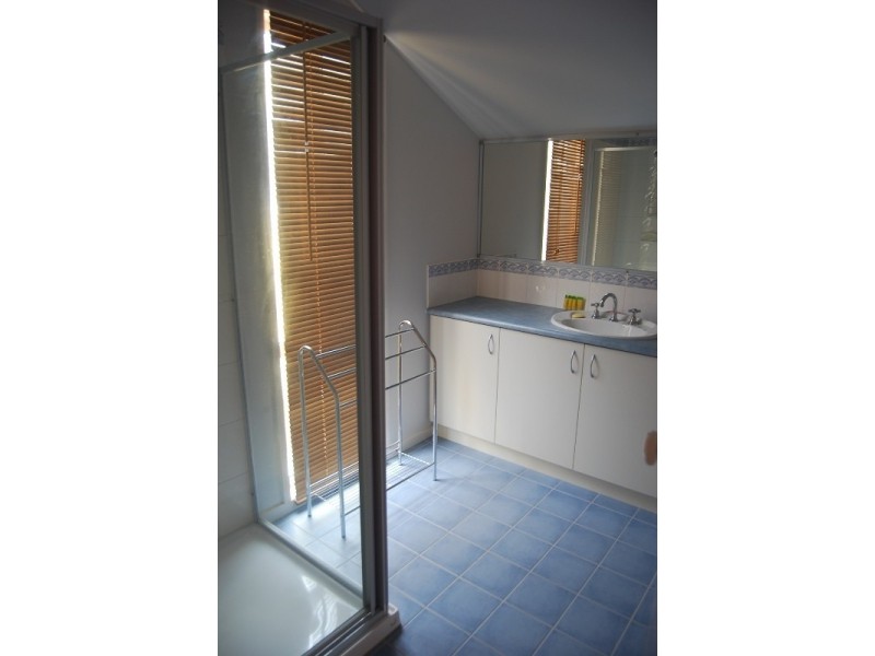 118 Marine Parade, Lakes Entrance VIC 3909