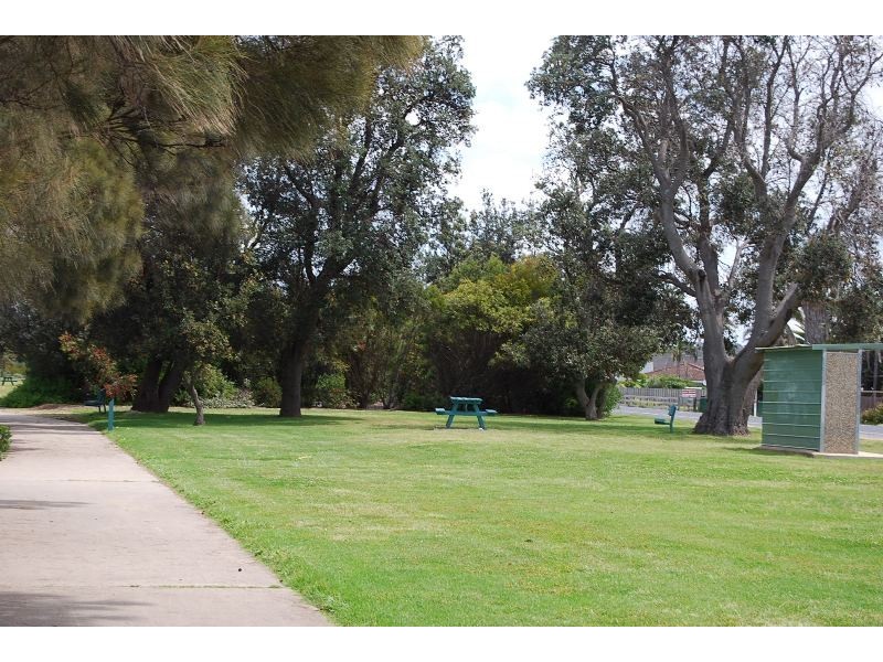 1/12 Clarkes Road, Lakes Entrance VIC 3909