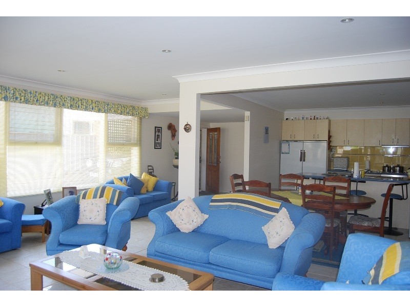 7 Bowler Street, Lakes Entrance VIC 3909