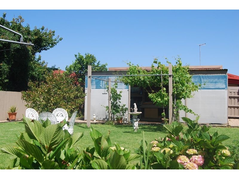 7 Bowler Street, Lakes Entrance VIC 3909